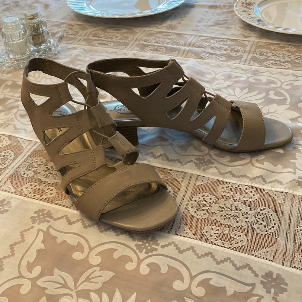 Life Stride. Taupe color. 8M
